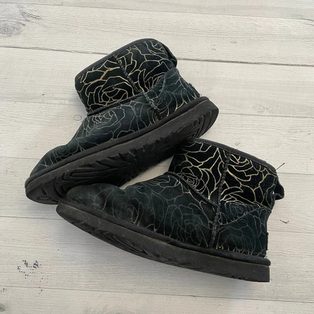 Ugg boots black with gold roses‎ size 5